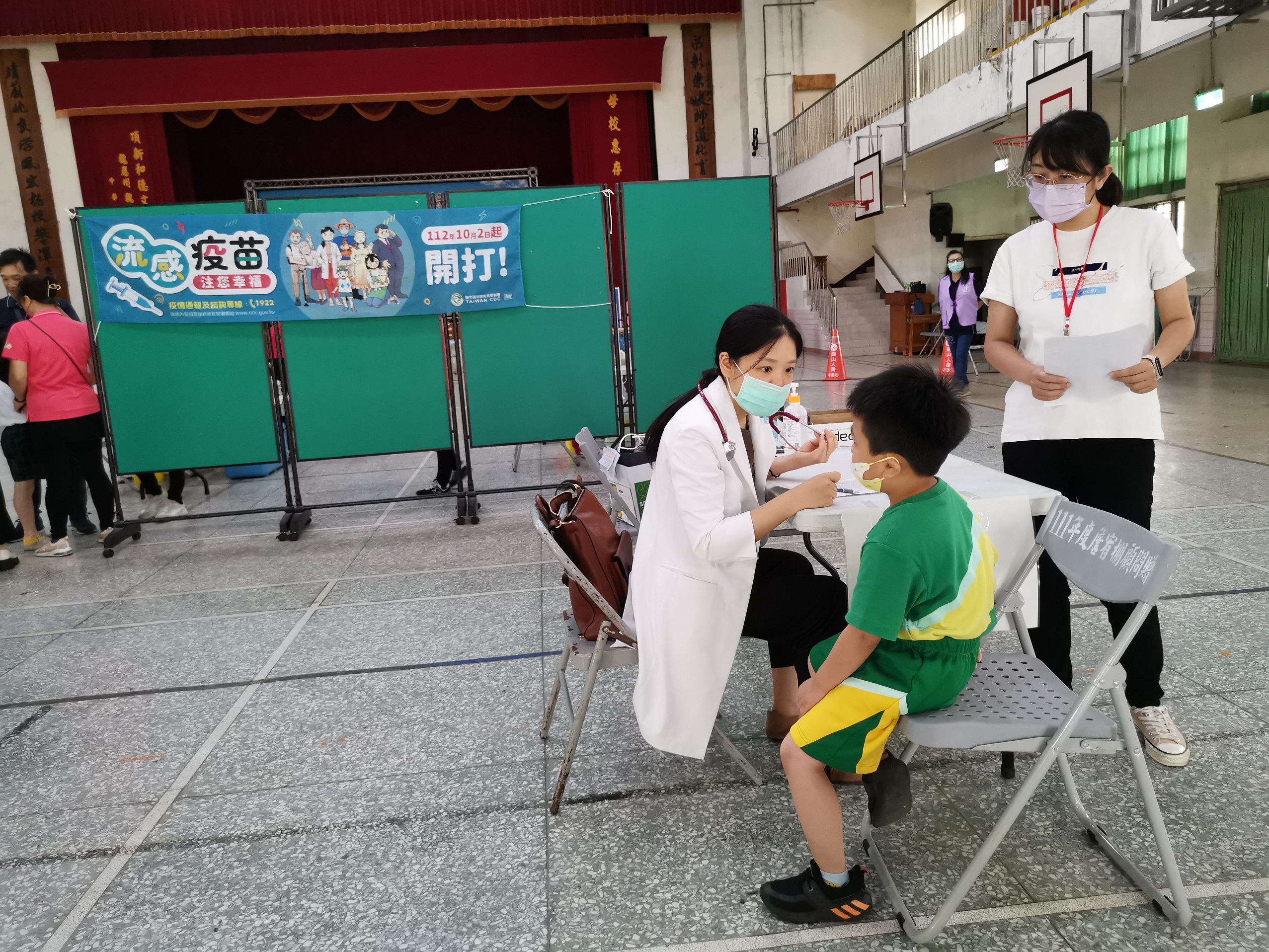 112年10月23日國小學童流感疫苗施打照片1