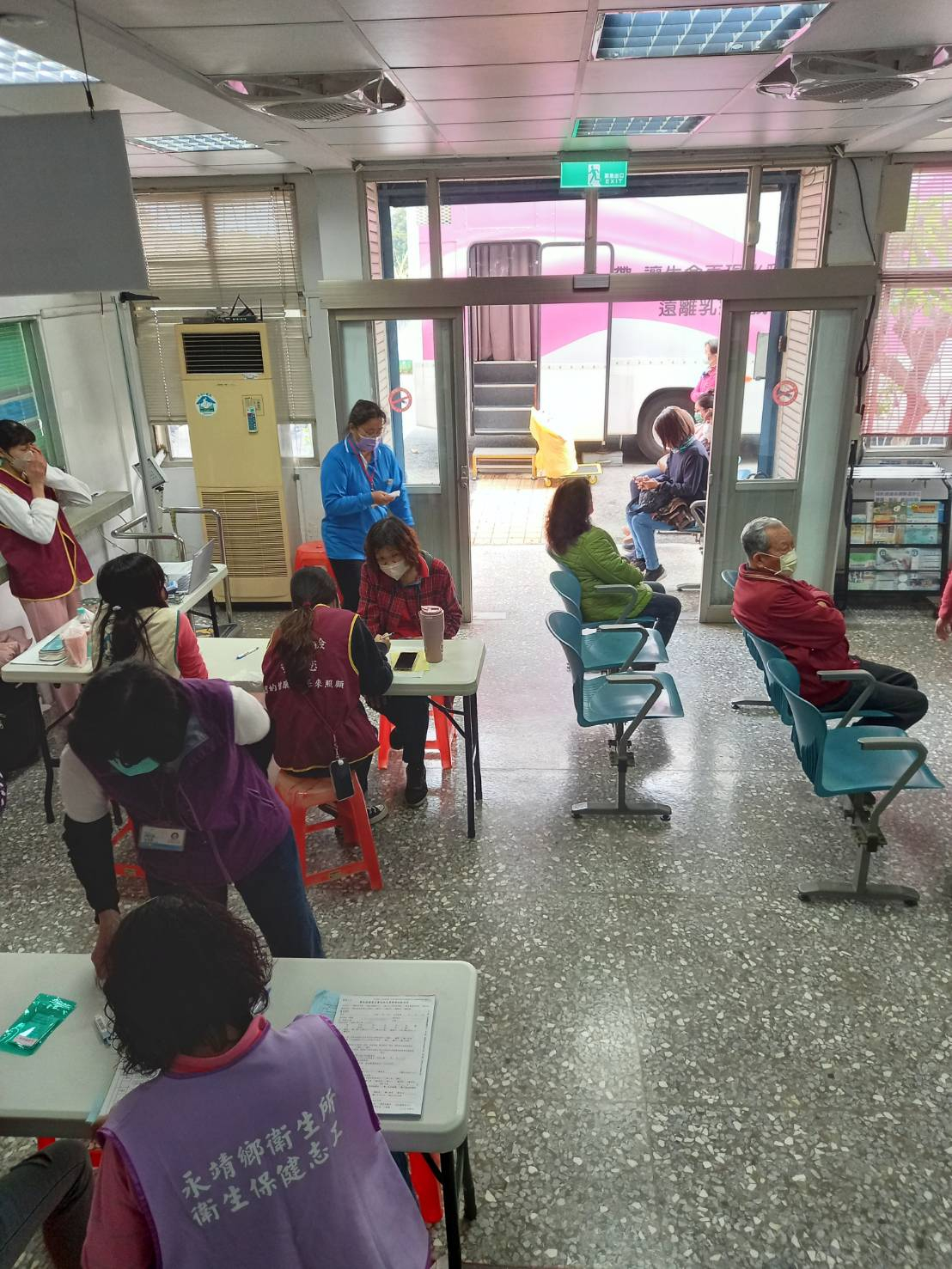 113年1月3日志工協助健檢設站活動照片1