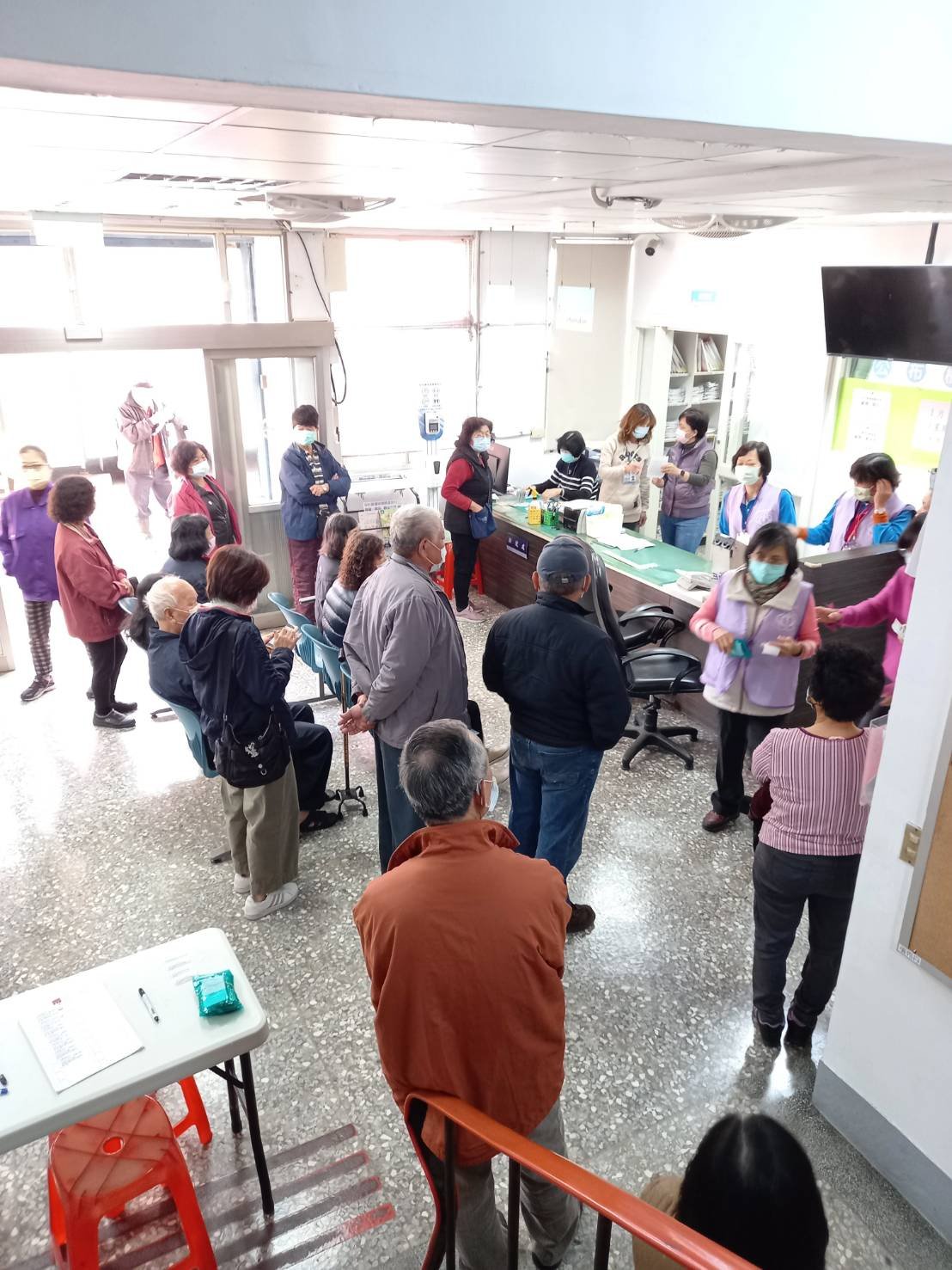 113年1月3日志工協助健檢設站活動照片3